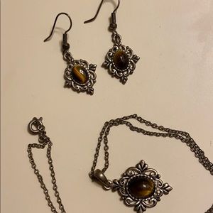 Necklace w/earrings!